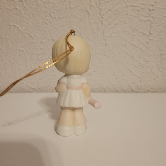 Precious Moments Serve With A Smile Ornament - Picture 3 of 7